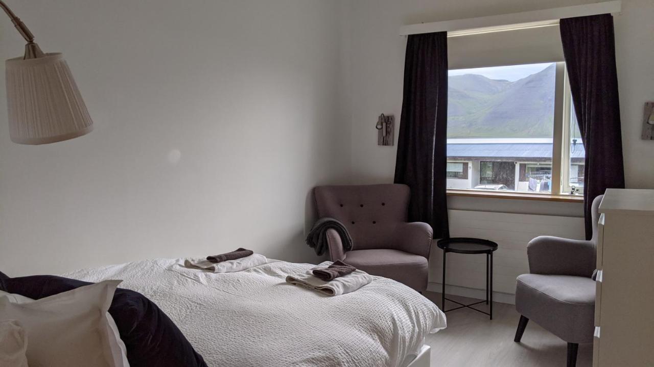 Flateyri Guesthouse エクステリア 写真